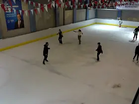 38 derece sıcaktan eksi 8 dereceye: Antalyalıların serinleme yolu buz pisti
