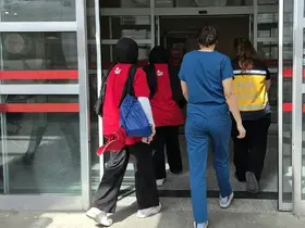 4 öğrenci yemekten zehirlendi

