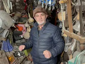 47 yıllık tutku servete dönüştü: antika dükkânında adım atacak yer yok
