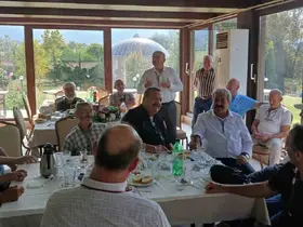 50 yıl önce okul sırasında başlayan dostluklarını tazelediler
