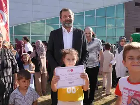600 çocuk Gürsu’da yüzmeyi öğrendi
