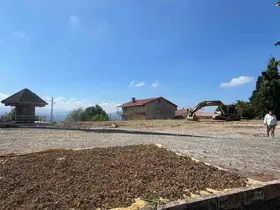 7 yıldır kapalı olan okul yıkıldı
