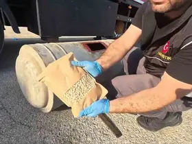 76 ilde düzenlenen operasyonlarda 1 ton 707 kilo uyuşturucu madde ile 2 milyonun üzerinde hap ele geçirildi
