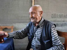 86 yaşında, her gün 8 kilometre yürüyor

