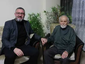 95 yaşındaki şehit babası öğretmen, özel günde unutulmadı
