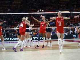 A Milli Kadın Voleybol Takımı final için sahada
