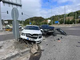 Abant Kavşağı’nda iki otomobil çarpıştı
