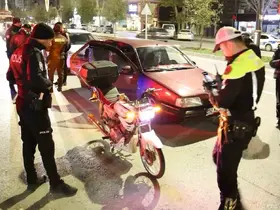 Abartı egzoz ve standart dışı ışıklı motosiklet sürücüsüne 13 bin 776 lira ceza
