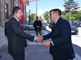 Adalet Bakan Yardımcısı Tuncay, Eskişehir Valisi Yılmaz’ı ziyaret etti
