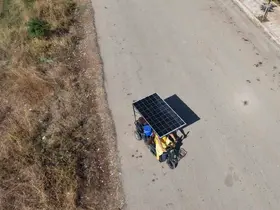 Adana sıcağını avantaja çevirdi: Dondurma sattığı motosikletine güneş paneli taktırdı

