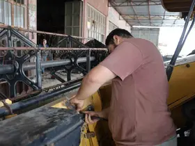Adana’da buğday hasadı öncesi biçerdöverlerin bakımı yapılıyor
