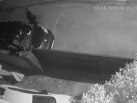 Adana’da kasklı saldırgan dehşeti: Eve tüfekle kurşun yağdırdı

