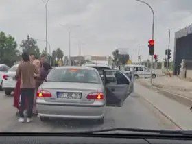 Adana’da trafikte kadınlı erkekli kavga kameraya yansıdı
