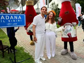 Adana’nın tescilli lezzeti şalgam, karnavalın gözdesi oldu
