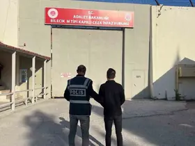 ’Adınıza kredi çekildi’ dedi, 6 bilezik ve altınları aldı
