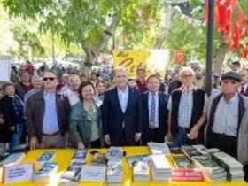 Adli Tıp Kurumunda işlemleri tamamlanan Türk aktivistler ailelerine kavuştu