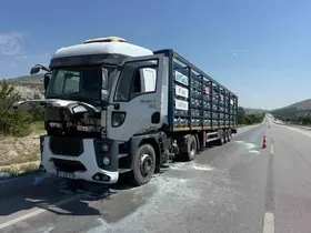 Afyonkarahisar’da Aygaz marka tüp yüklü tırın motorunda yangın
