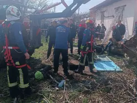 Ağaç dalı toplayan kadın 20 metrelik su kuyusuna düştü
