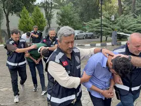 Ağlayan kadını fark eden Samsun polisinin operasyonu ile yakalanan 3 kişi tutuklandı
