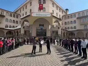 Ağrı Patnos’ta "Kâbe’de Hacılar" ilahisi okul bahçesinde hep bir ağızdan söylendi
