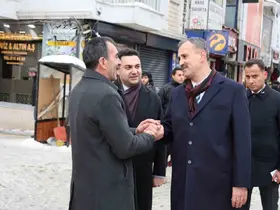 Ağrı Valisi Bozkurt’tan hastane ve esnaf ziyareti
