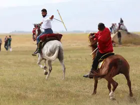 Ağrı’da 4 yıl sonra yeniden düzenlenen at yarışlarıyla gelenekler yeniden yaşatıldı
