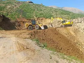 Ağrı’da köy yollarında bakım ve altyapı çalışmaları sürüyor
