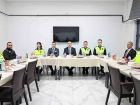 Ağrı’da Vali Bozkurt, trafik polisleriyle iftarda bir araya geldi
