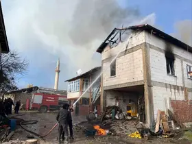 Ahırdaki 6 büyük ve 40 küçükbaş hayvan yangında son anda kurtarıldı
