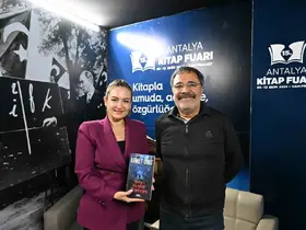 Ahmet Ümit Antalya Kitap Fuarı’nda okurlarıyla buluştu
