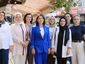 AK Parti Kadın Kolları Teşkilatı Bayramyeri’nde esnafı ziyaret etti
