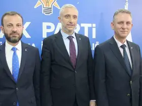 AK Parti Kütahya milletvekilleri, Başkan Güneş’in yerel kıyafetli fotoğrafı üzerinden yapılan paylaşıma tepki gösterdi

