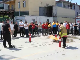 Akaryakıt istasyonu çalışanlarına yangın güvenliği eğitimi
