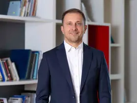 Akbank, yapay zekâ ile internet bankacılığı geliştirme sürelerini dakikalara indiriyor
