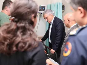 Akçakoca’daki kazada yaralananları Vali Makas ziyaret etti
