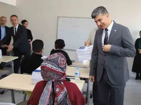 Akdeniz Belediyesinden gençlere kaynak kitap desteği
