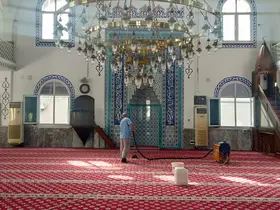 Akdeniz’de ibadethaneler mobil ekiple temizleniyor
