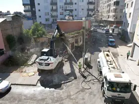 Akdeniz’de metruk yapılarla mücadele sürüyor
