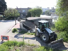 Akdeniz’de tehlike saçan metruk yapılar yıkılıyor

