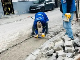 Akdeniz’de yol ve kaldırımlar yenileniyor
