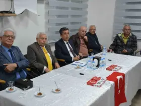 Akhisar’da Öğretmenler Günü buluşmasında tecrübeli öğretmenlerden ders
