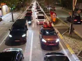 Aksaray sokaklarında Galatasaraylıların coşkulu kutlaması
