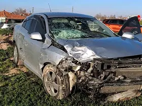 Aksaray’da otomobil tali yoldan çıkan araçla çarpıştı: 2 yaralı
