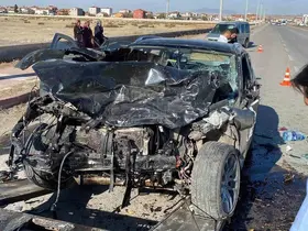 Aksaray’da otomobiller kafa kafaya çarpıştı: 2 ağır yaralı
