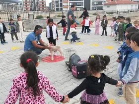 Akşehir’de çocuklara hayvan sevgisi aşılandı
