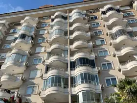 Alanya’da daireden gelen duman ekipleri alarma geçirdi
