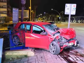 Alanya’da iki otomobil çarpıştı: 3 yaralı
