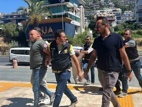 Alanya’da tartışma cinayetle bitti: 1 ölü, 3 şüpheli adliyeye sevk edildi
