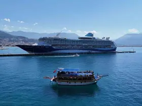 Alanya’ya lüks kruvaziyer ile bin 767 turist geldi
