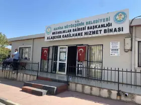 Alaşehir’de evinin bahçesinde ağaç kesmeye çalışan adam feci şekilde can verdi
